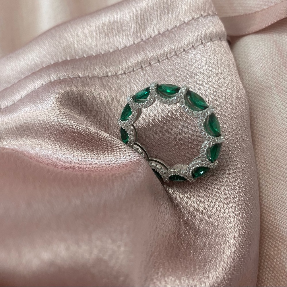 Sterling Silver Emerald Green Oval Gemstone Ring with Halo - Picture 7 of 9